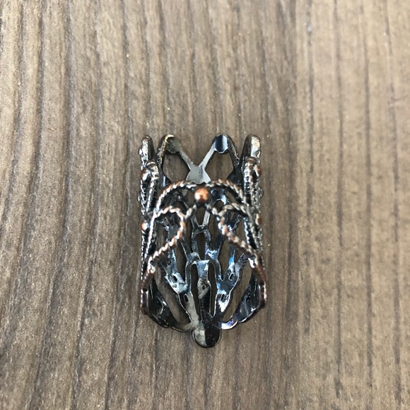 Pretty gothic ring! - Picture 3 of 5